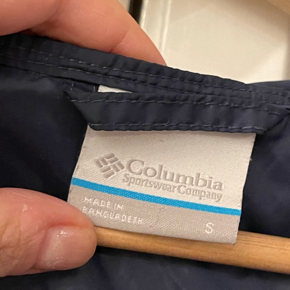 Columbia Dark Blue and Coral windbreaker Woman’s size S used - Picture 5 of 14